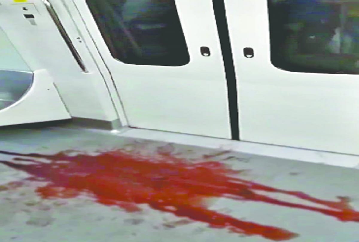 blood was found on floor of coach in Delhi Metro