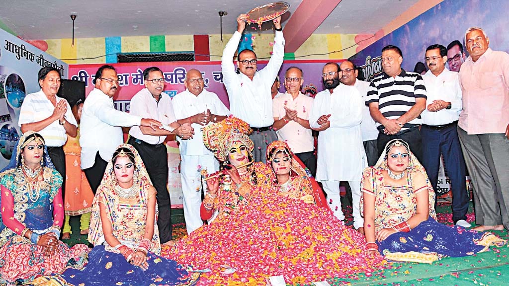 phoolo ki holi in fare.