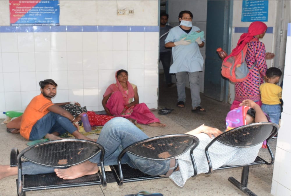 Women Delivery on Floor in Government Doon Female Hospital again