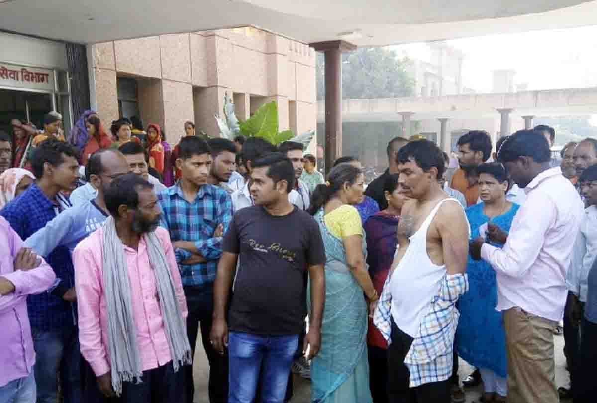 Doctors beaten ward boy in kanpur dehat