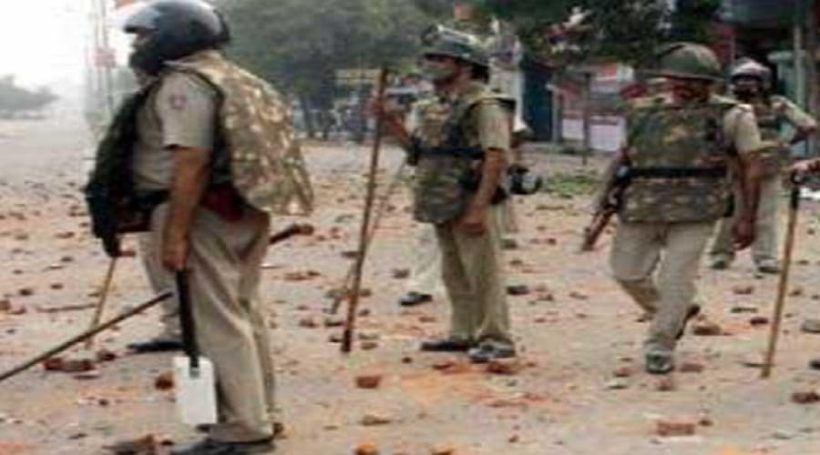 Conflict in two sides in Saharanpur and 12 people, including policeman injured