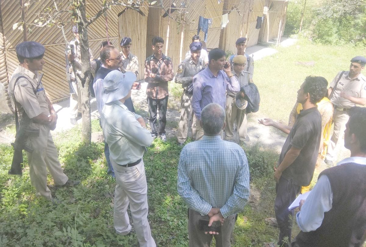 illegal hotels sealed in Manikarna valley on the order of the High Court