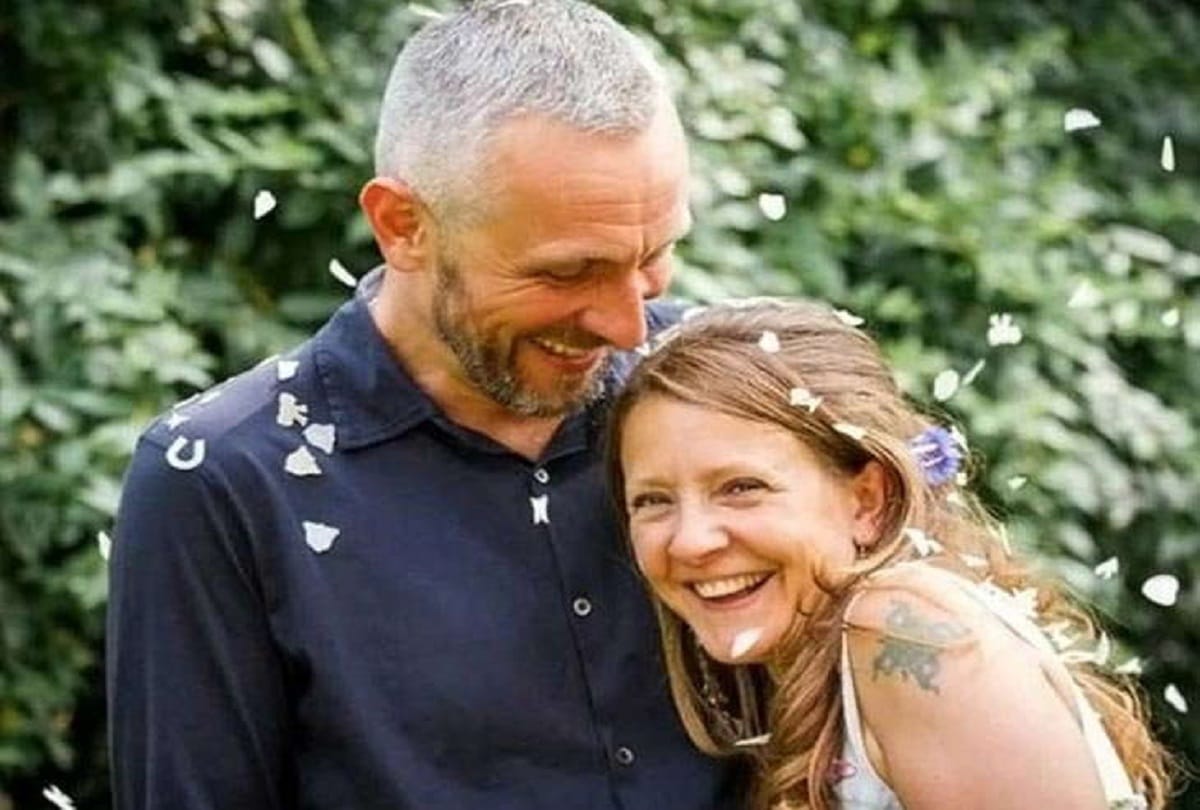A man slept with his wife dead body for 6 days in london