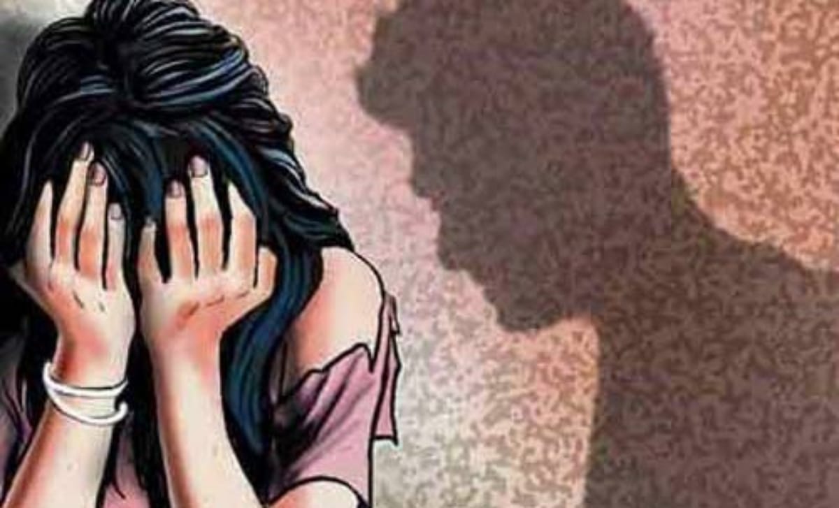 Minor girl arrived police station and accuse mother father and uncle for sexual abuse