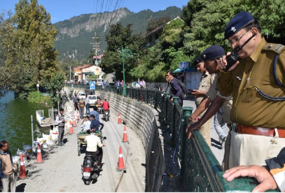 Cracks in Nainital mall road again 