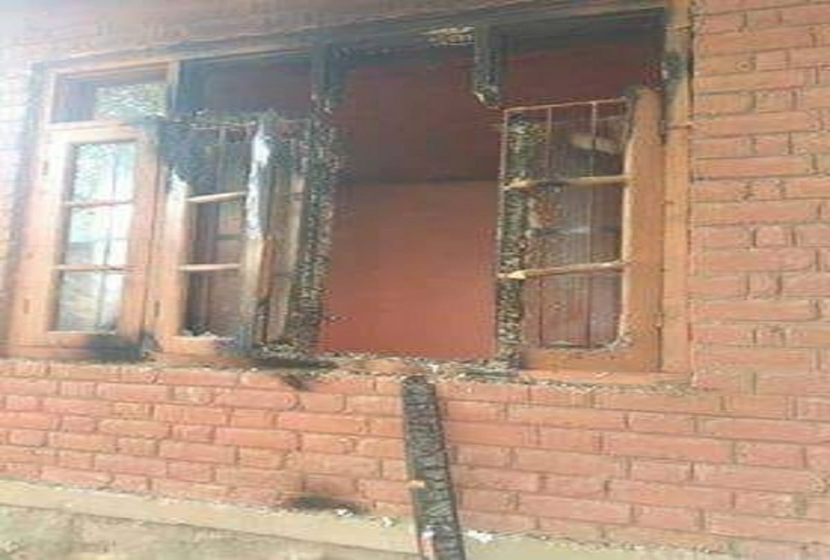 terrorists burn a government quarters including two panchayat houses