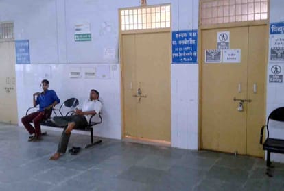 Doctors beaten ward boy in kanpur dehat