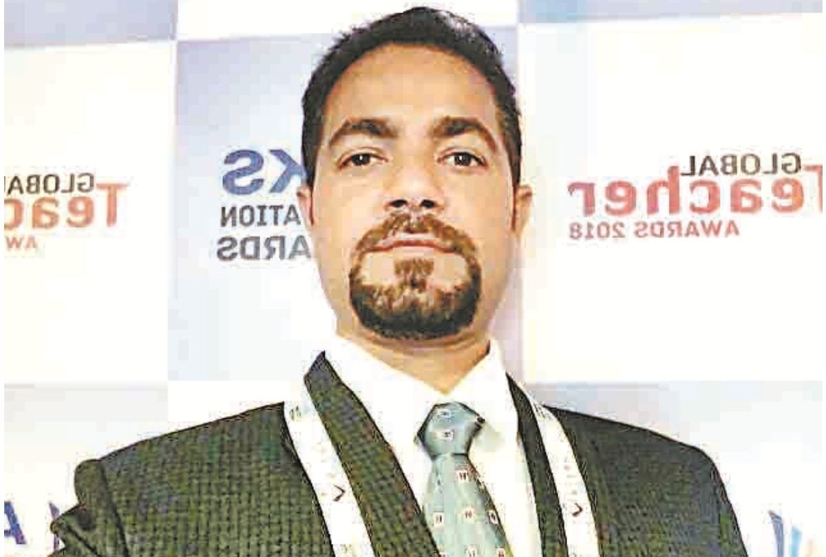Global Teacher Award to Lecturer Deep Kumar Thakur