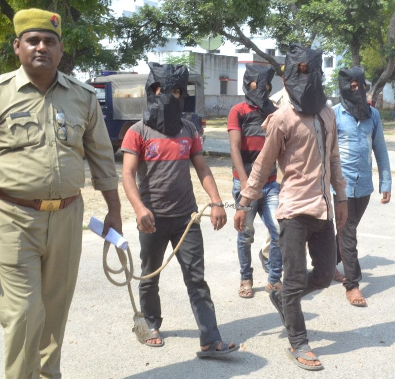 पुलिस पर फायर कर छुड़ाया हत्यारोपी