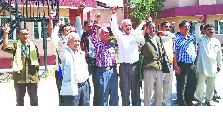 Chamola village depicts the unemployed village