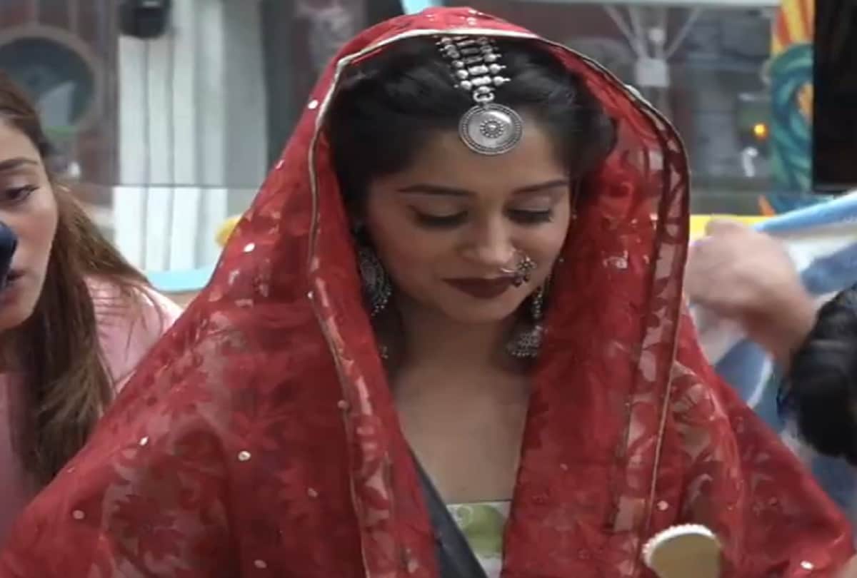 bigg boss 12 anup sang baby doll song and girls danced