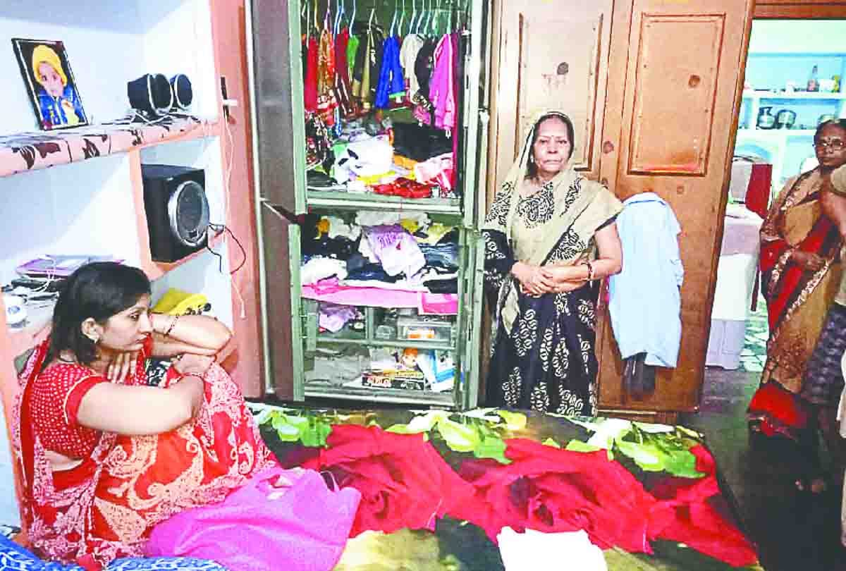 Jewelery and cash worth 9 lakh rupees from trader's house stolen