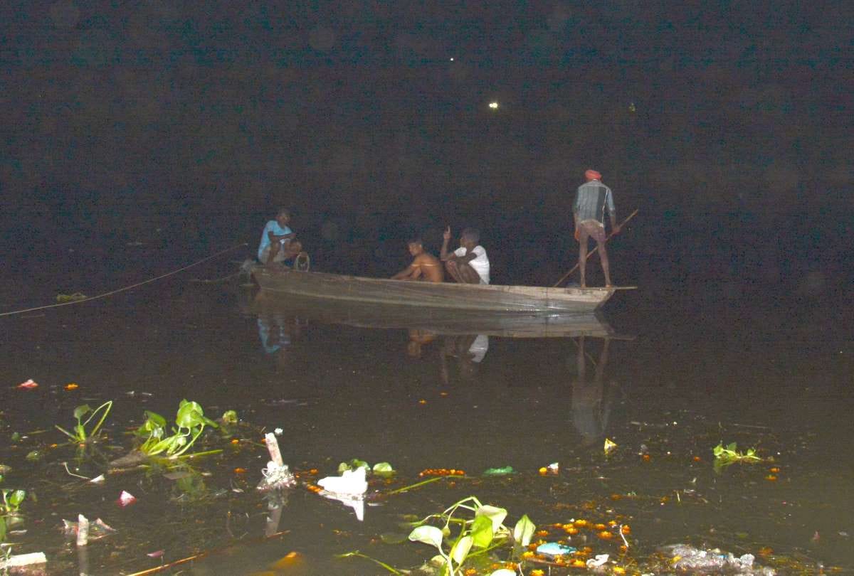 four youth drowned in gomti river during ganesh idol immersion, one dead