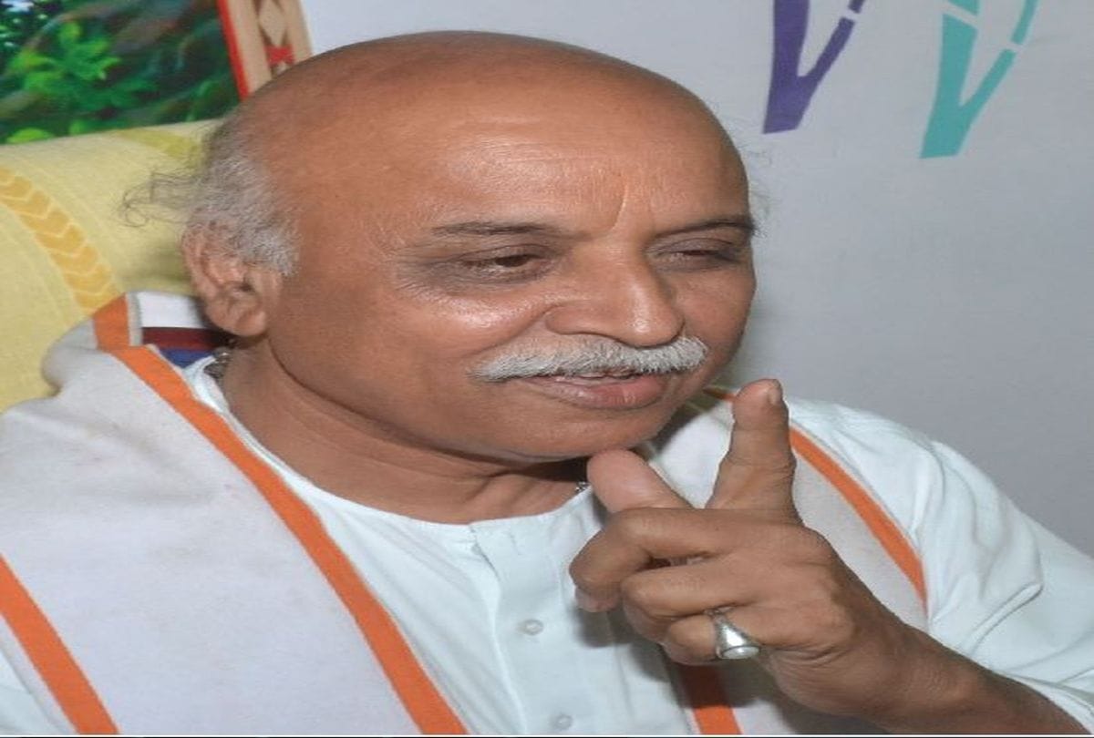 Praveen Togadia said that Ram temple will be built or narendra Modi should quit power