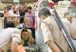 Father-son's death in poisonous gas
