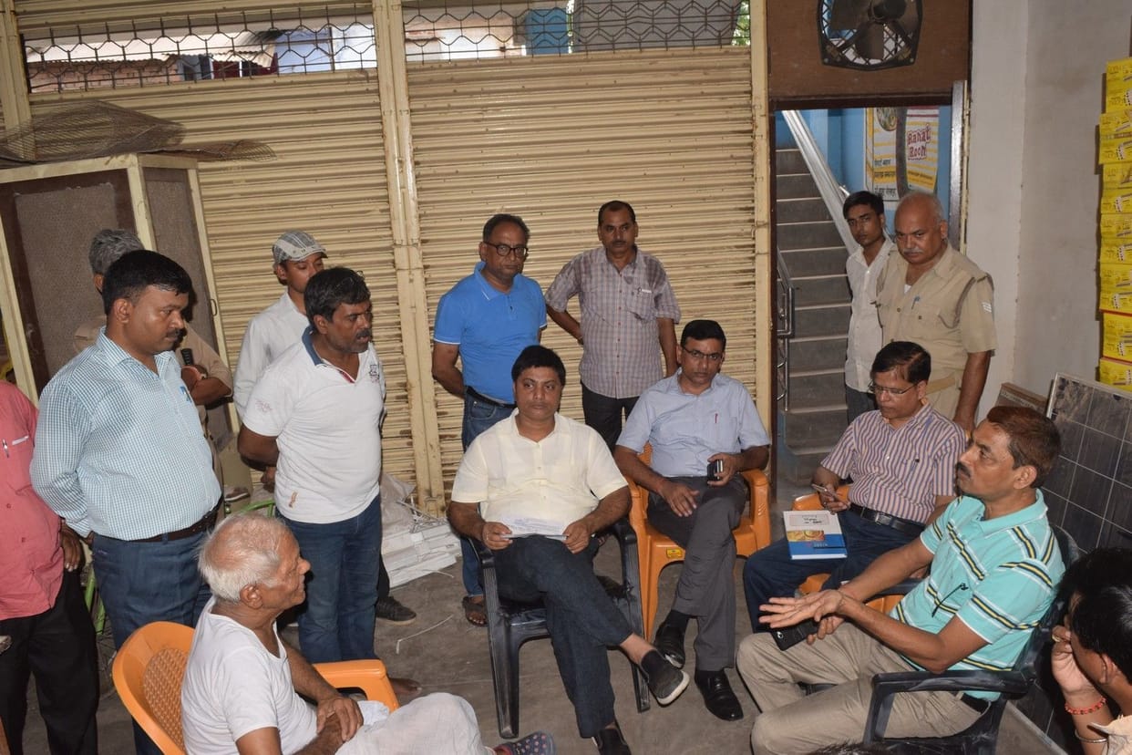 वाणिज्यकर विभाग ने एक व्यापारी के गोदाम पर मारा छापा