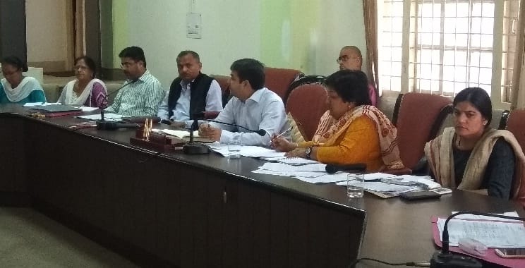 सर्वे रिपोर्ट नहीं दी तो बीडीओ का वेतन रुकेगा : सीडीओ