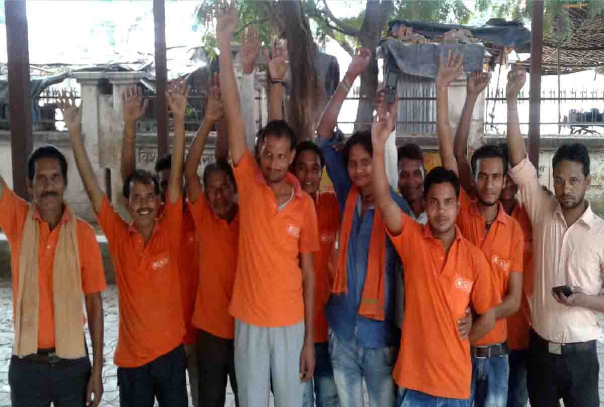 sweeper protested in hospital due to charging more money for mobile