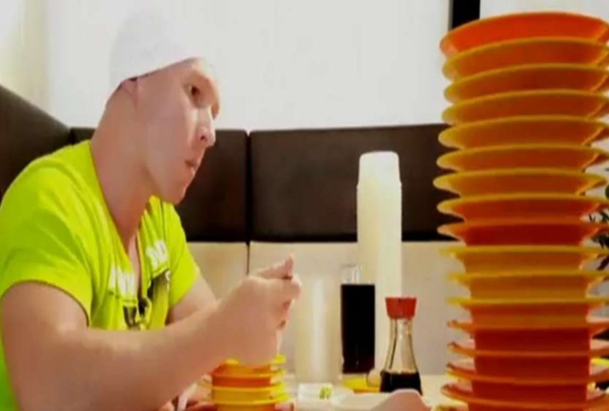 Restaurant offered to eat anything in limited money Athlete finished all
