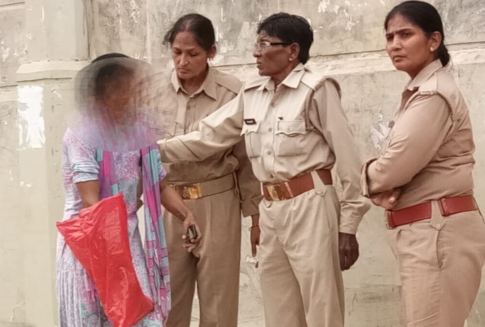 A woman tried to self immolate in front of vidhansabha in lucknow.