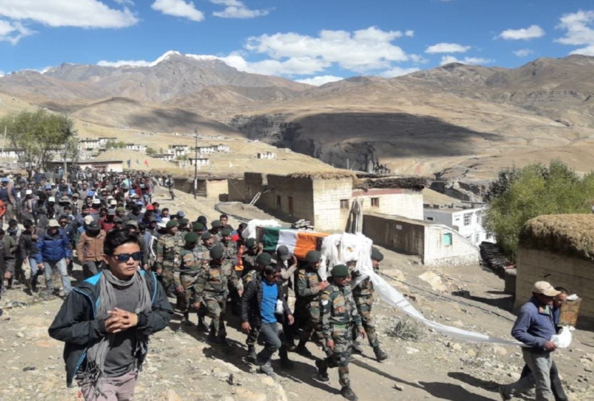 Martyr rinjin doraje funeral with state honor at kaza himachal