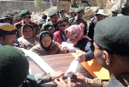 Martyr rinjin doraje funeral with state honor at kaza himachal