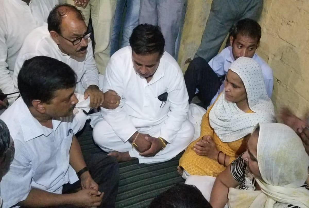 kejriwal meets martyr bsf jawan narendra singh family in sonipat announces 1 crore compensation