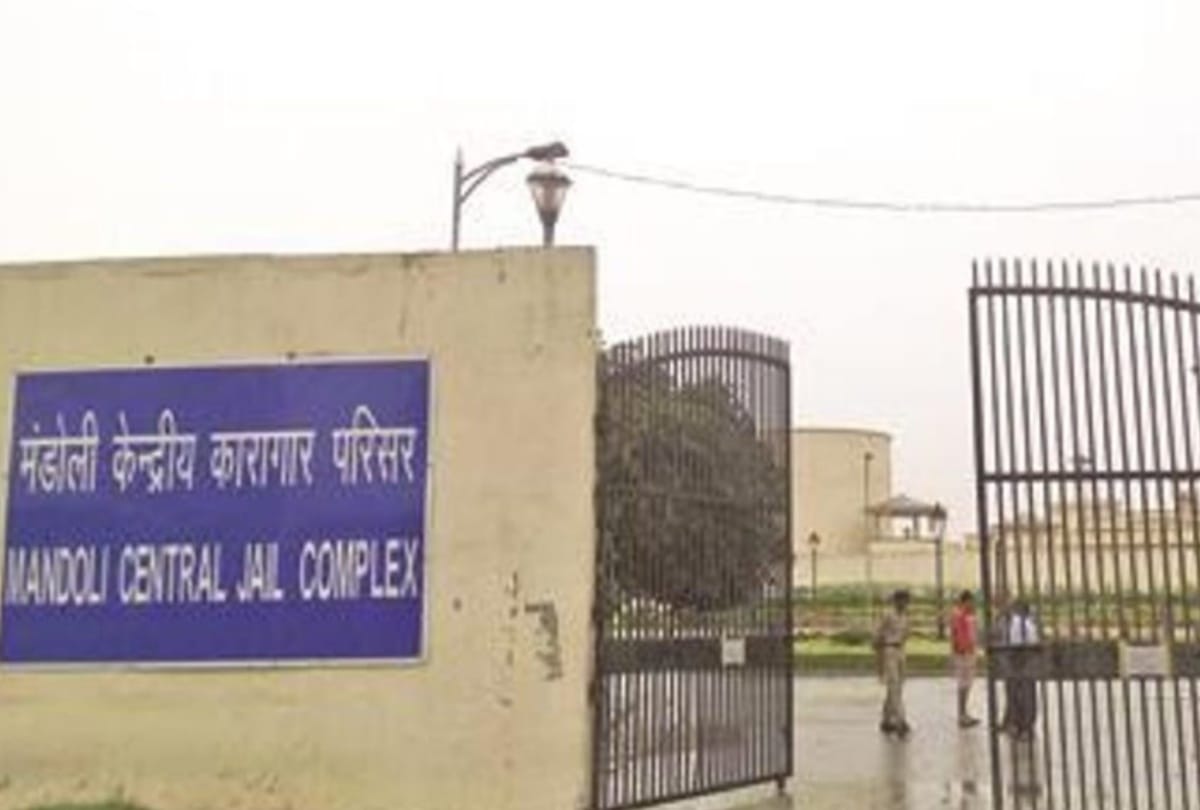 Raid in Mandoli Jail 19 mobiles recovered from prisoners