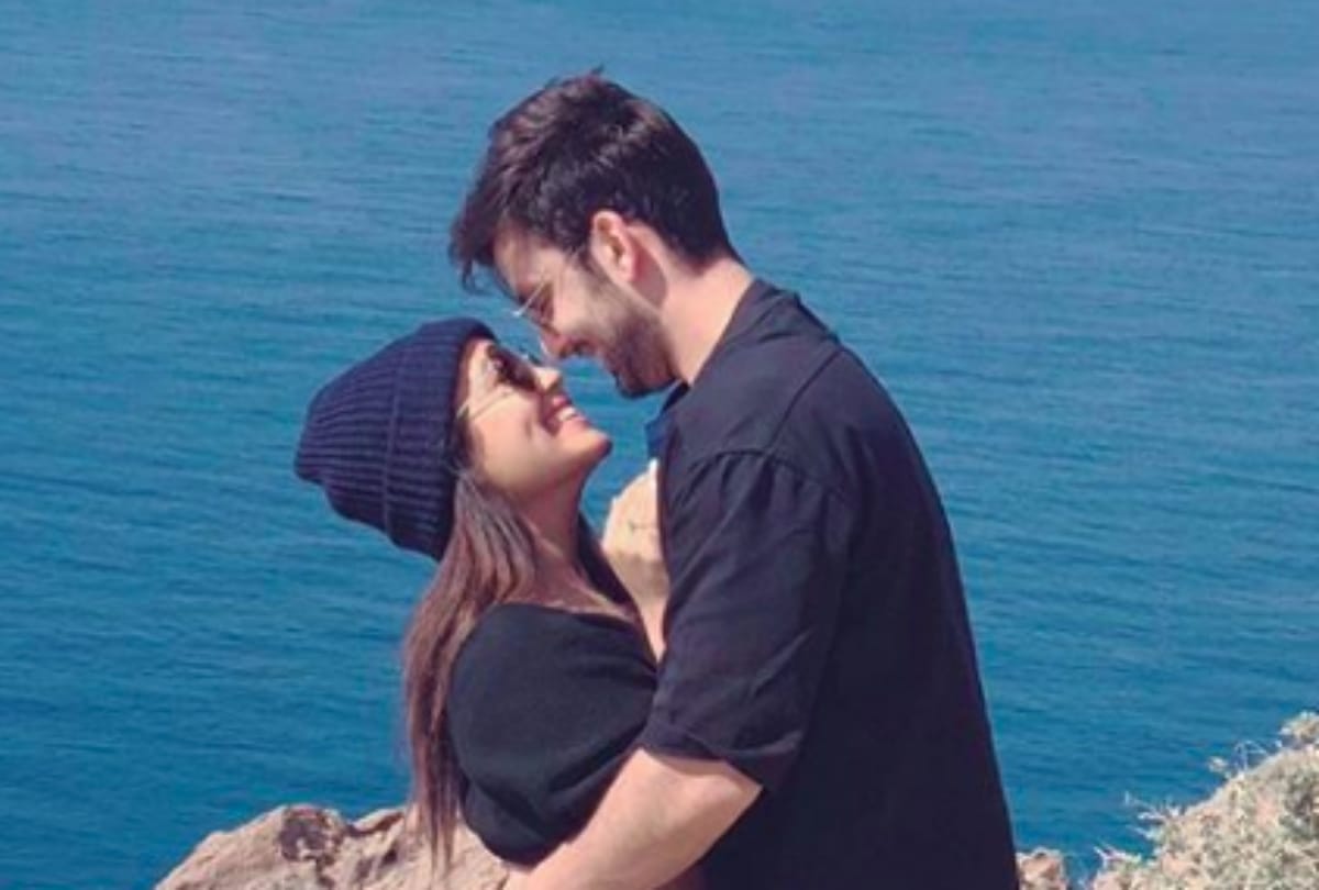 a fan proposed to neha kakkar on valentine day