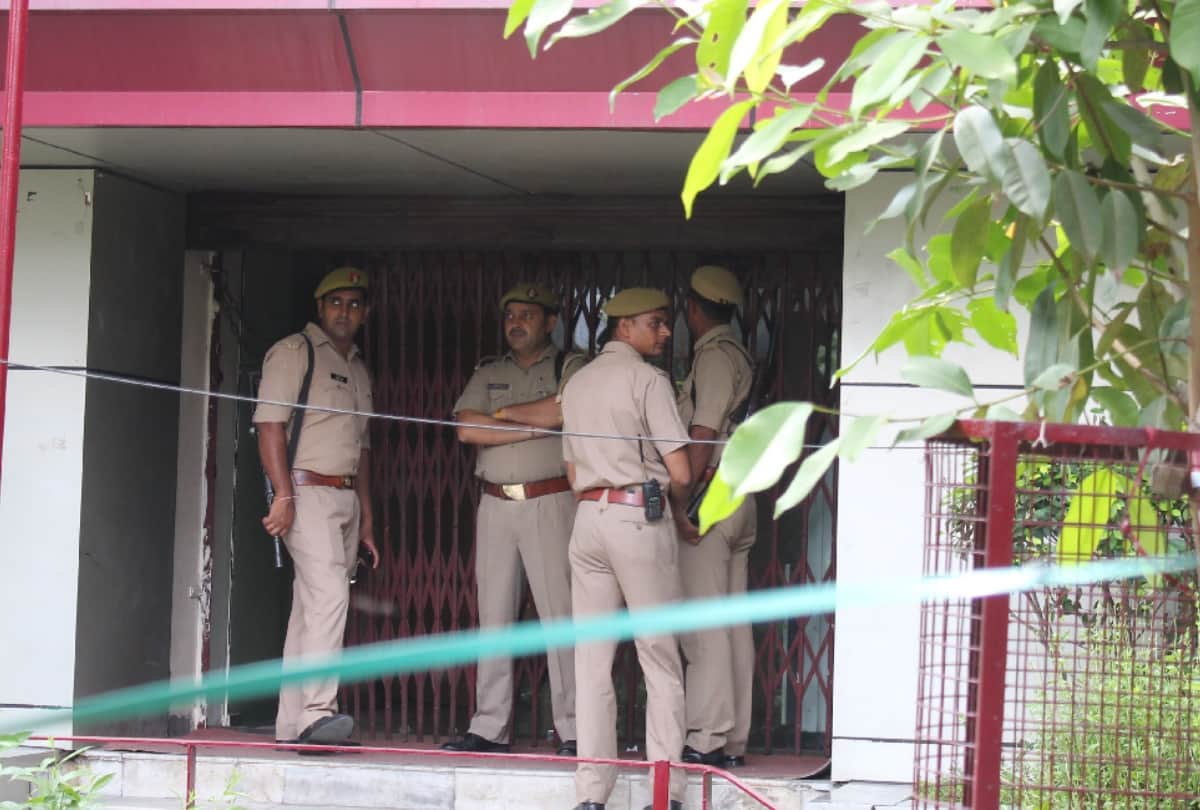 PNB bank robbery two security guard killed story in noida