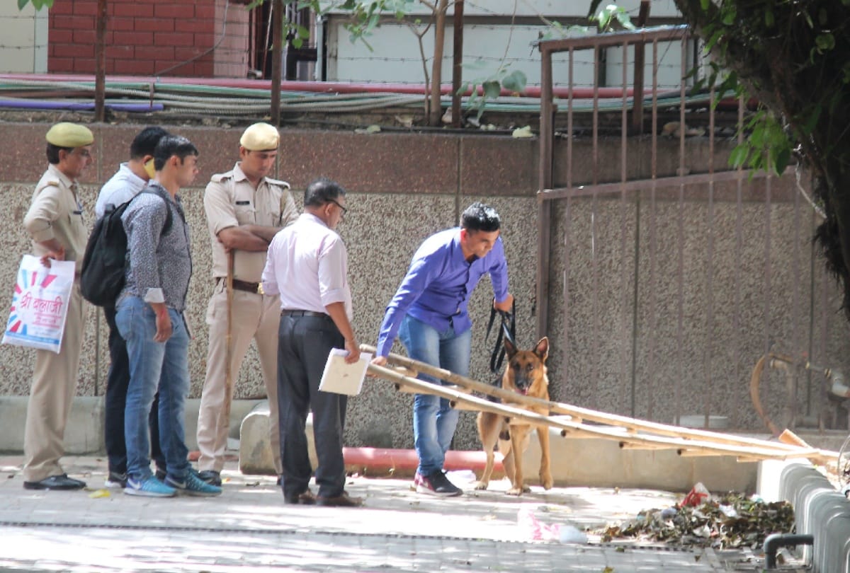 Two security guards of Punjab National Bank died by attacked unidentified criminals