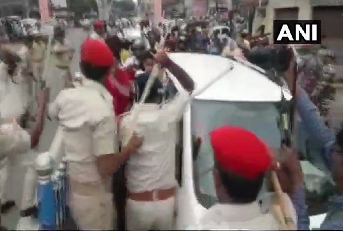 Police lathicharge on swarn ekta manch protesters in patna many people injured