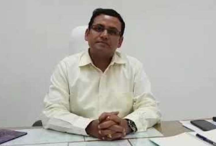 CM yogi ordered to remove relief commissioner sanjay kumar for absence in the meeting,