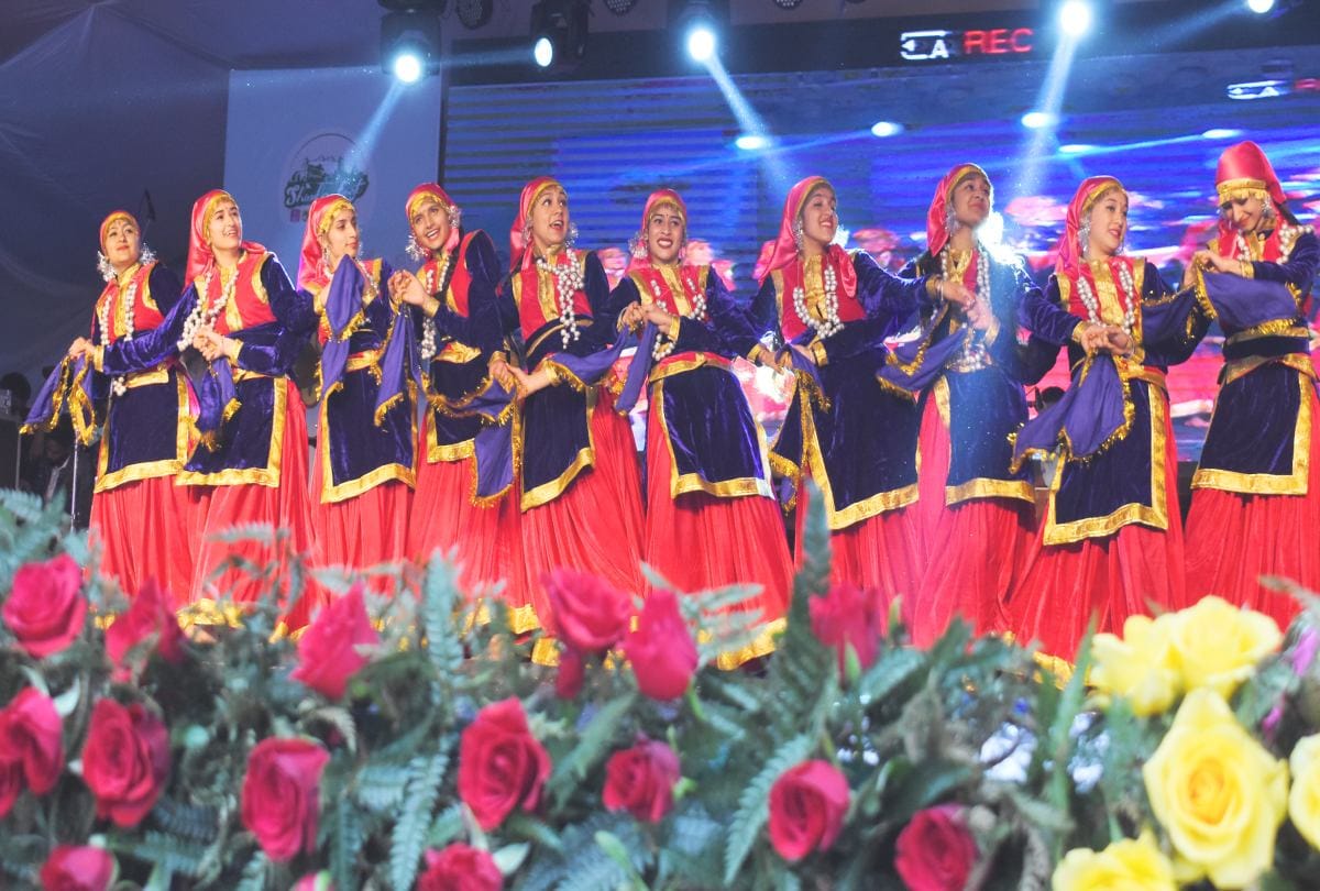 himachal folk artists and students performance in shimla fest