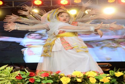 himachal folk artists and students performance in shimla fest