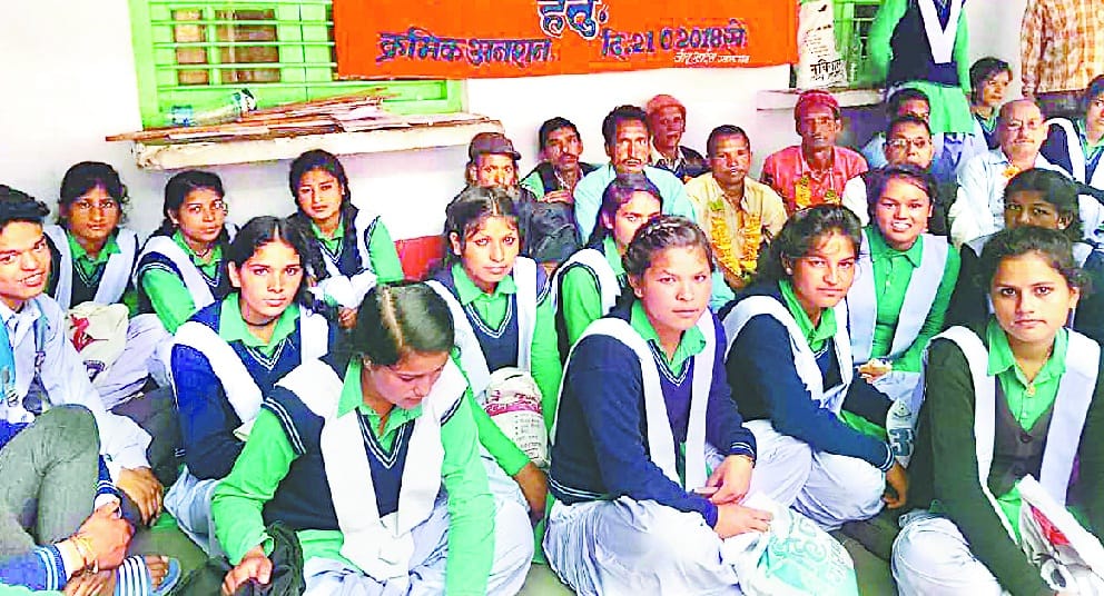 Parents sitting on campus with students