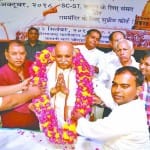 प्रवीण तोगड़िया का स्वागत करते संगठन के लोग
