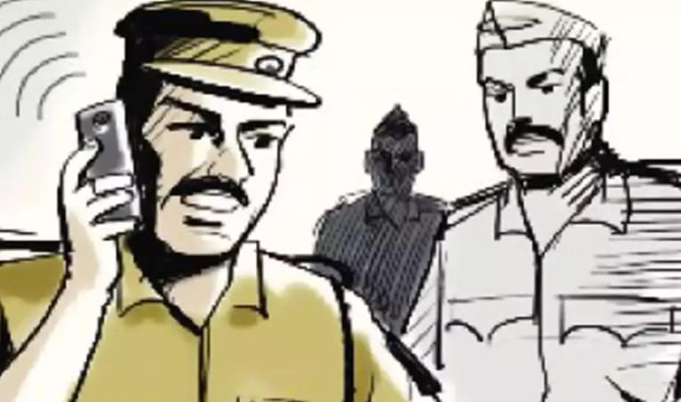 The student slapped policeman
