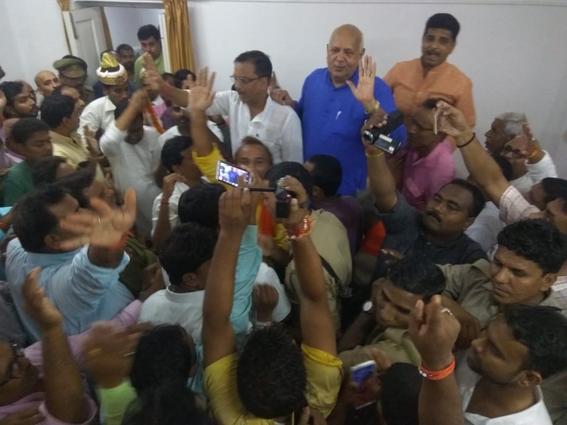 प्रदेश अध्यक्ष के सामने हंगामा, जिलाध्यक्ष के खिलाफ नारेबाजी