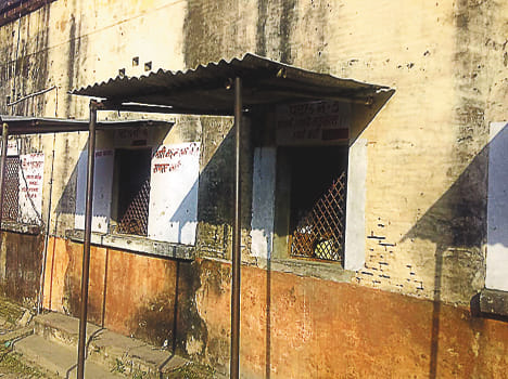 No licenses for seven days in transport office in farrukhabad