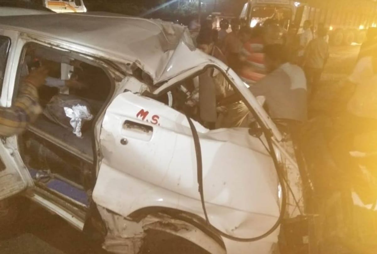 Four killed in ambulance and cow accident on highway