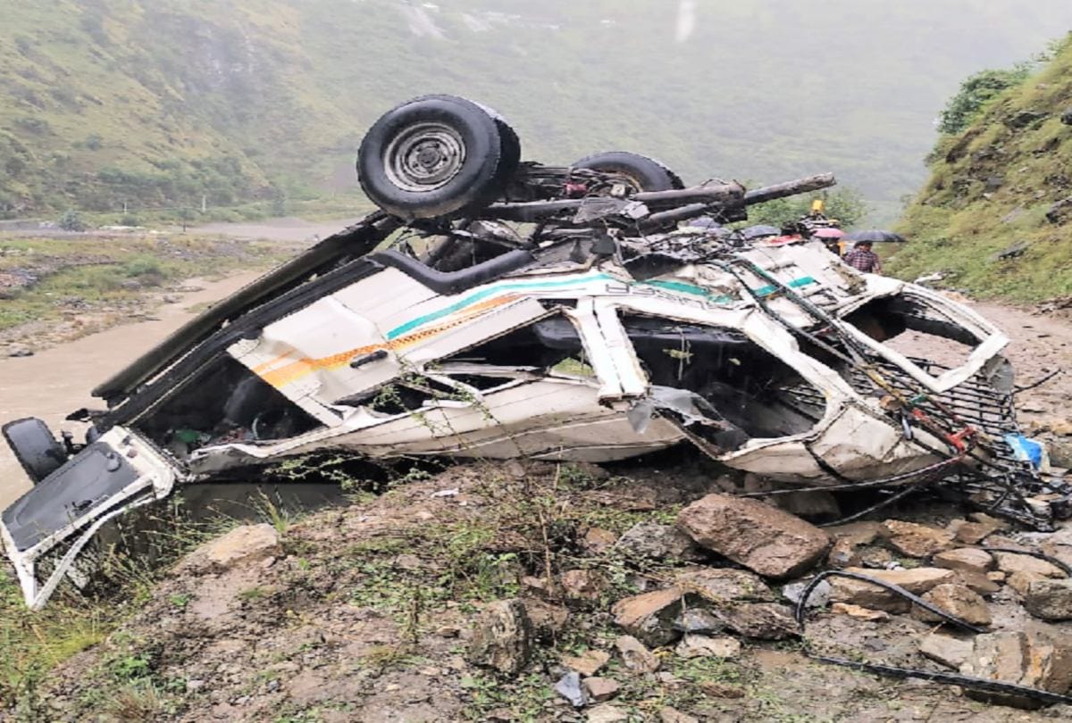 Tracks accident jubble five member including three children survived in two families