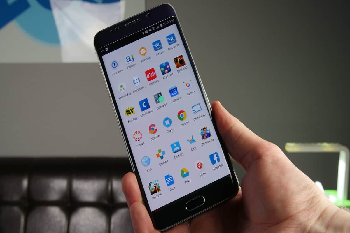 Husband wife reached court for divorce due to smartphone in Bhopal