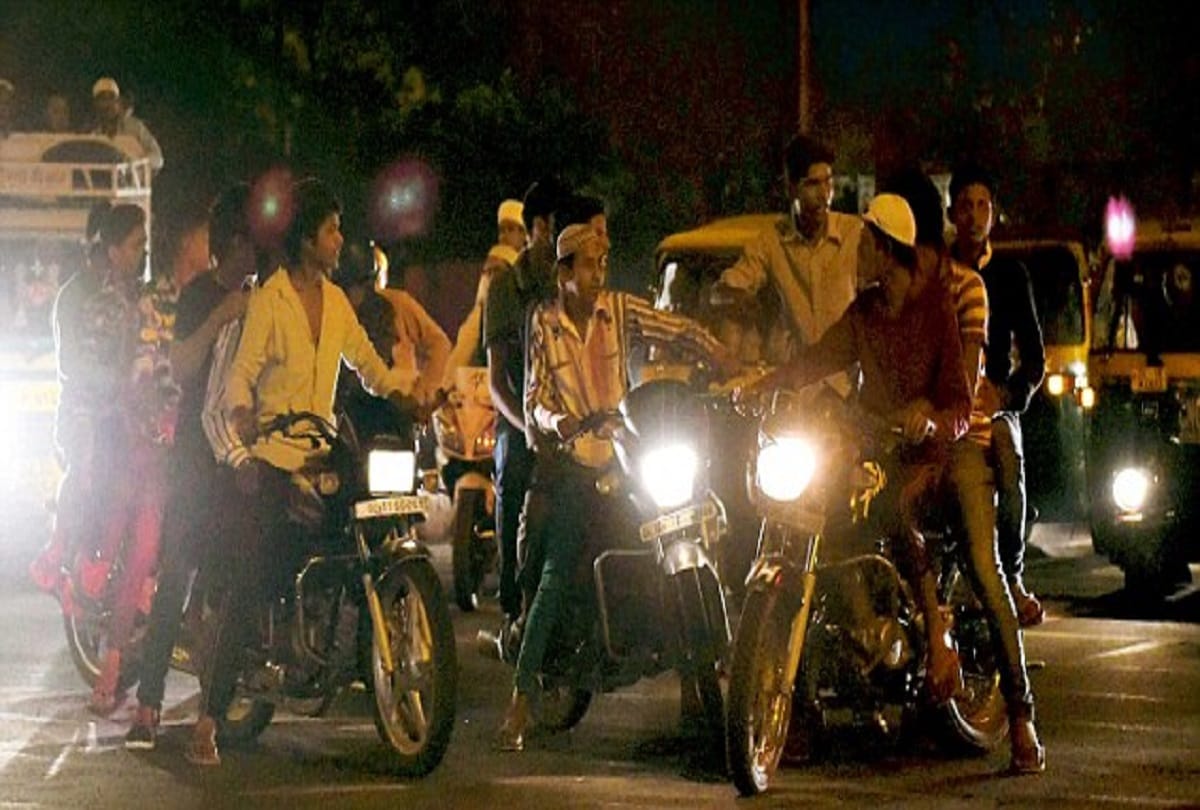 Stunts of bikers in front of Parliament House on Muharram
