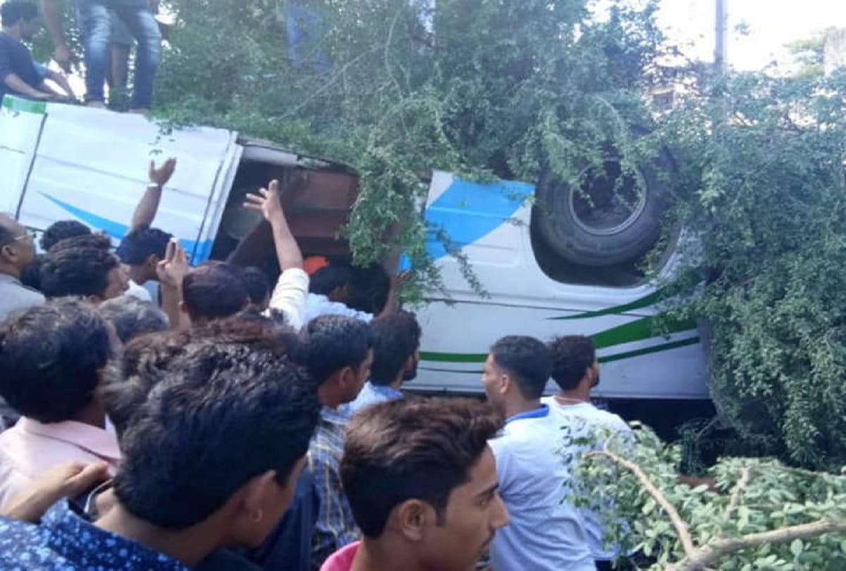 Five passengers killed, 75 injured in bus accident in Amroha