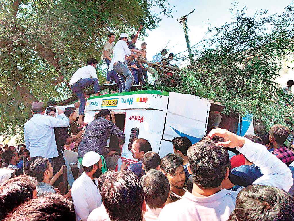 death passed through 75 passenger in a accident in amroha