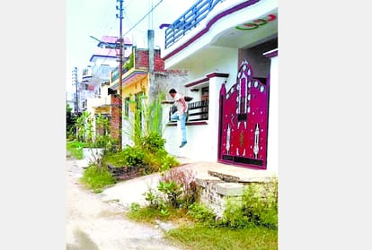 loot in a engineer's house in amethi.