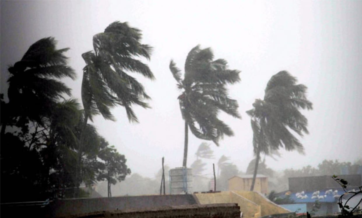 Cyclone Nivar in Tamil Nadu: Nivar Cyclone hit Tamil nadu Puducherry coasts Karaikal Mamallapuram on 25 Nov wind speed 120 kmph