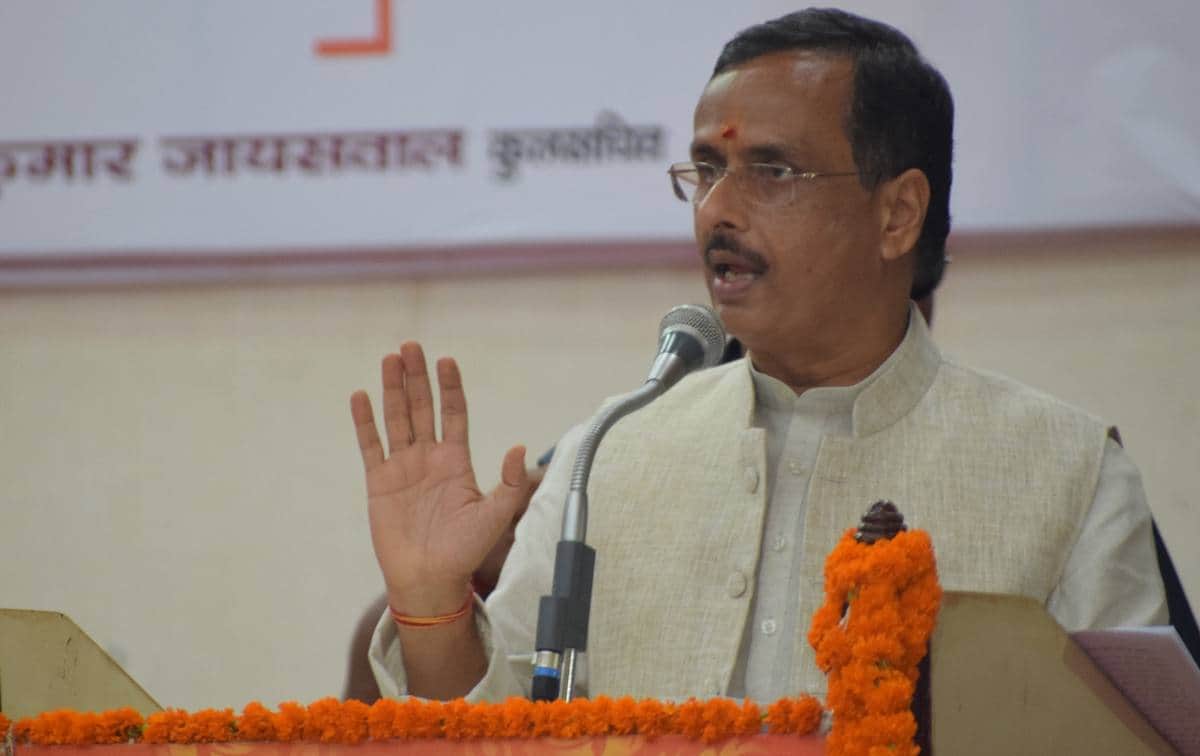 up deputy cm dr dinesh sharma attends marathon yatra in agra
