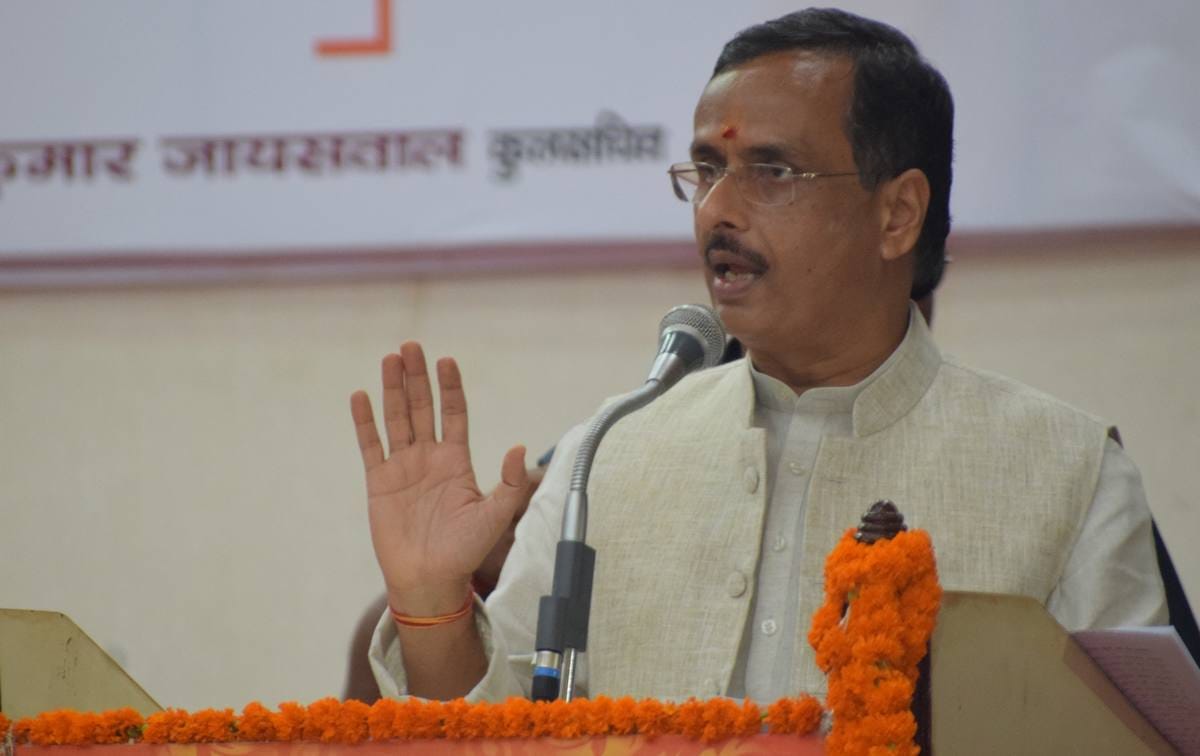 up deputy cm dr dinesh sharma attends marathon yatra in agra